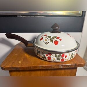 Strawberries n’ Cream - Cream Strawberry-Print Covered Saucepan - Home Kitchen